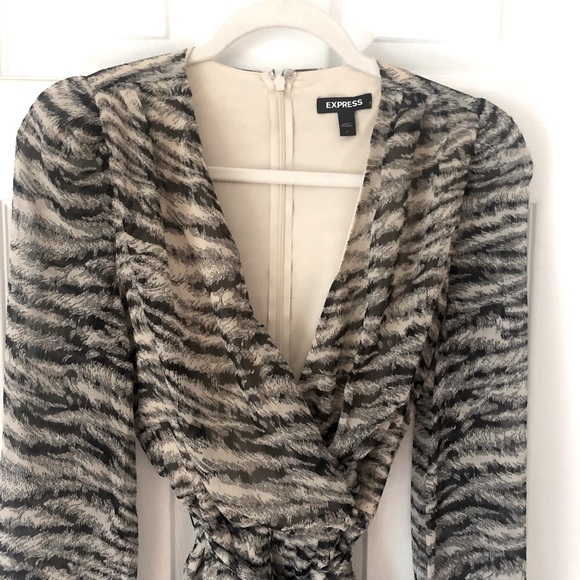 NWOT Express Animal Print Wrap Romper, Long Sleeves, V-Neck, NEVER WORN Size Sm. - Picture 2 of 11